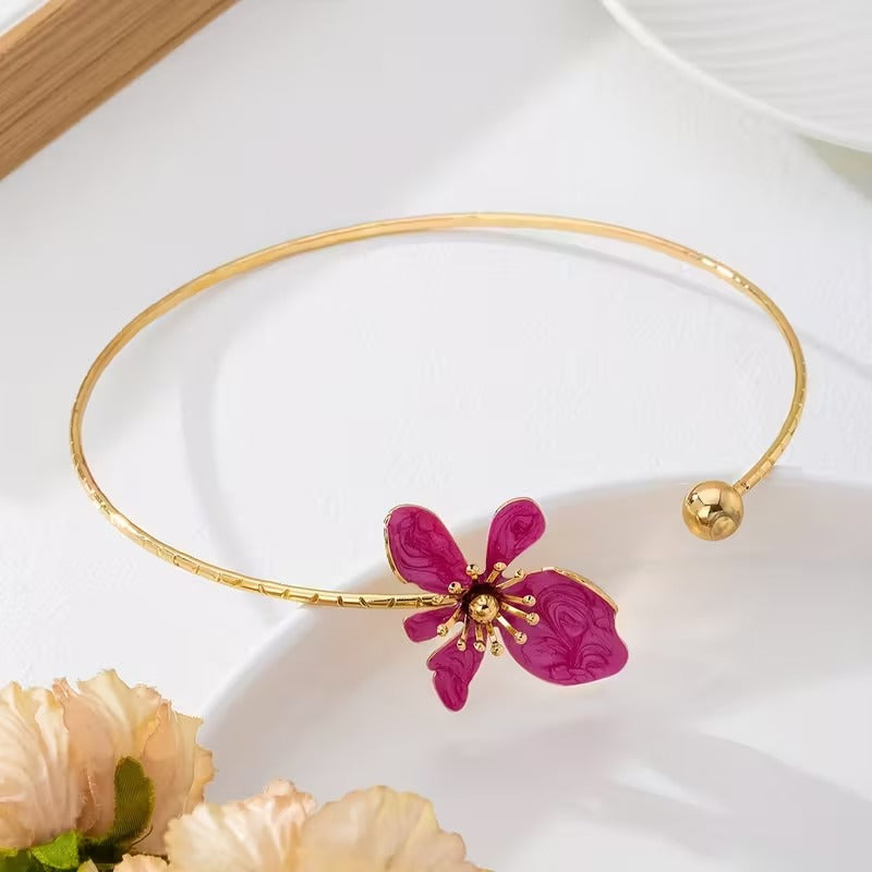 Statement Halsband med Blomsterdetaljer | Tillsammans mot bröstcancer