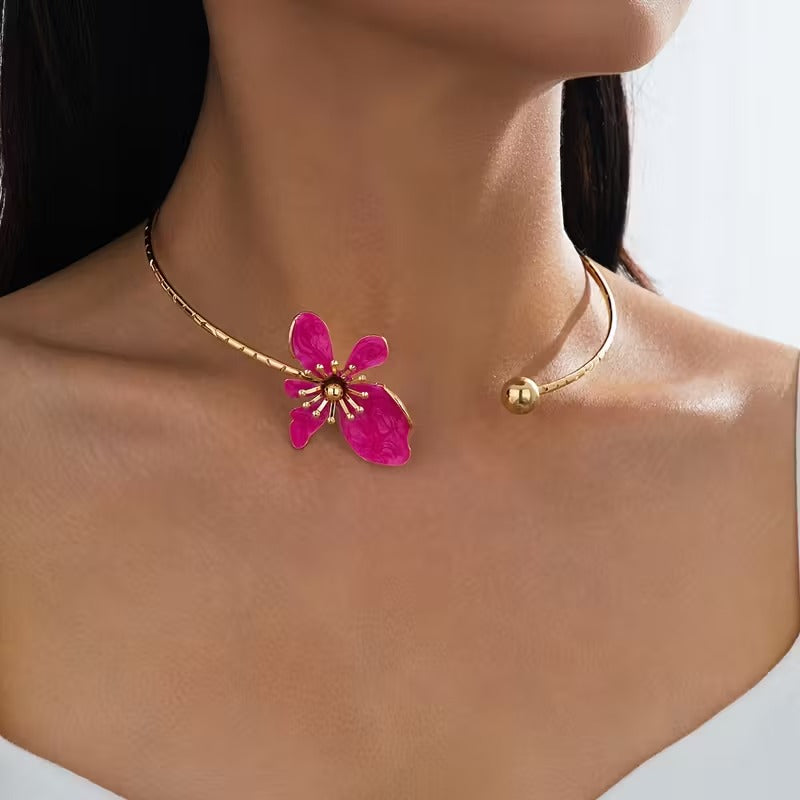 Statement Halsband med Blomsterdetaljer | Tillsammans mot bröstcancer