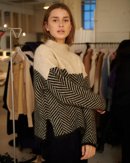 Sophie™ - Rollkrage Sweater med Fiskbensmönster