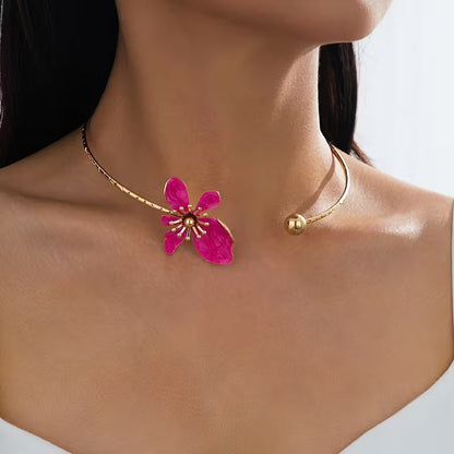 Statement Halsband med Blomsterdetaljer | Tillsammans mot bröstcancer